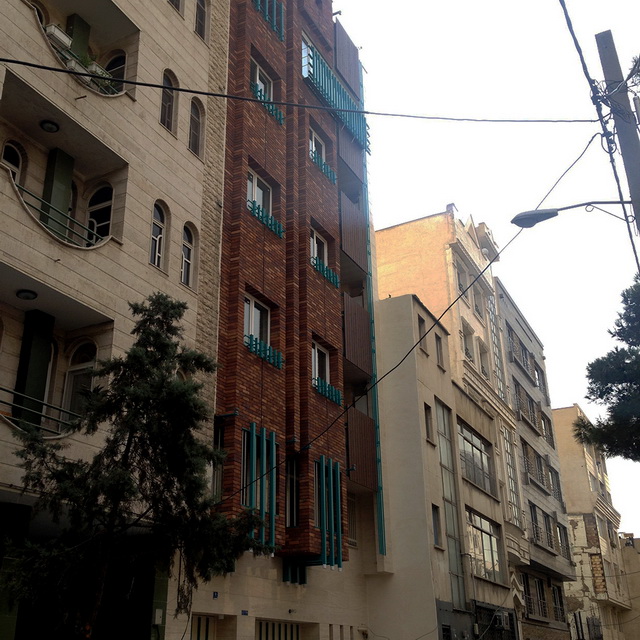آپارتمان مسکونی امیرآباد: نمای کلی در کنار همجواری‌ها